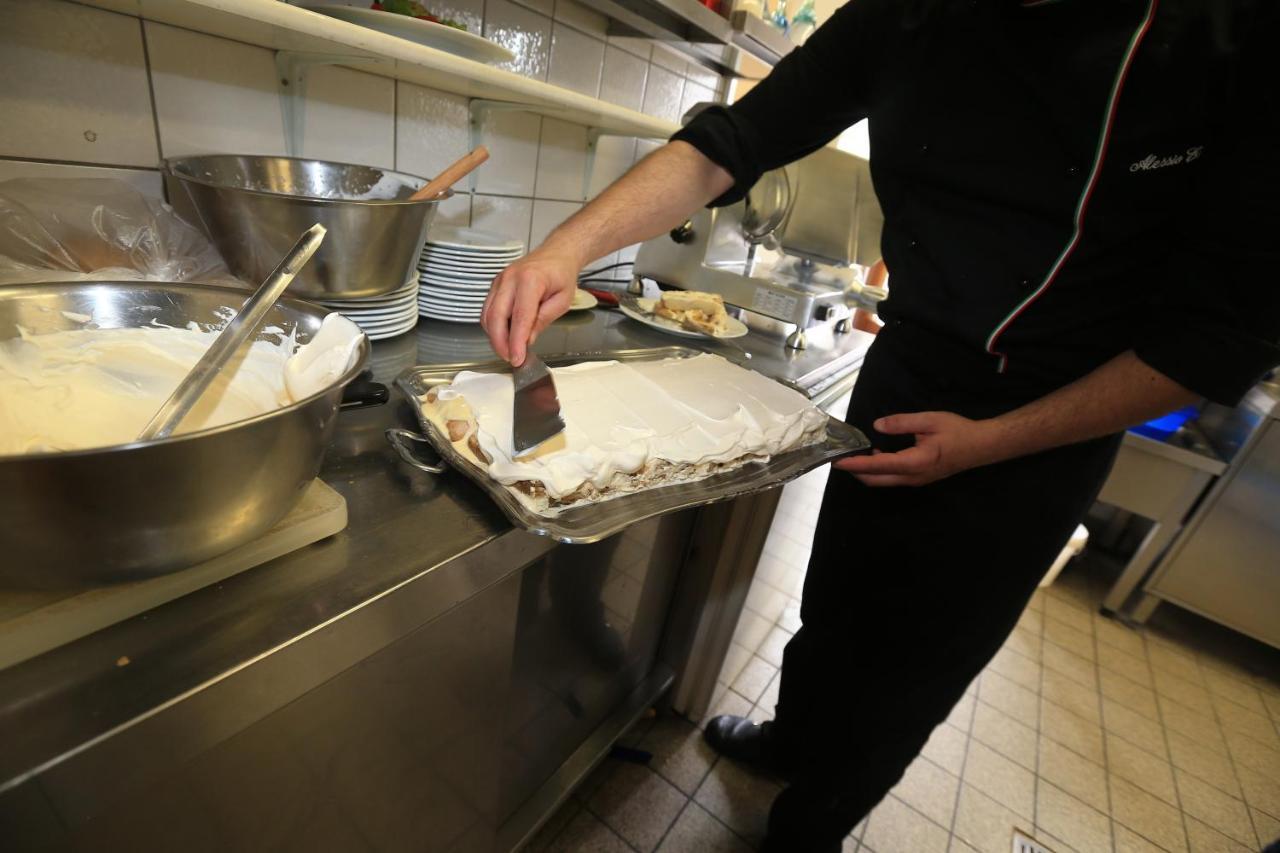La Locanda Ristorante Pizzeria Garni Ohlstadt Dış mekan fotoğraf